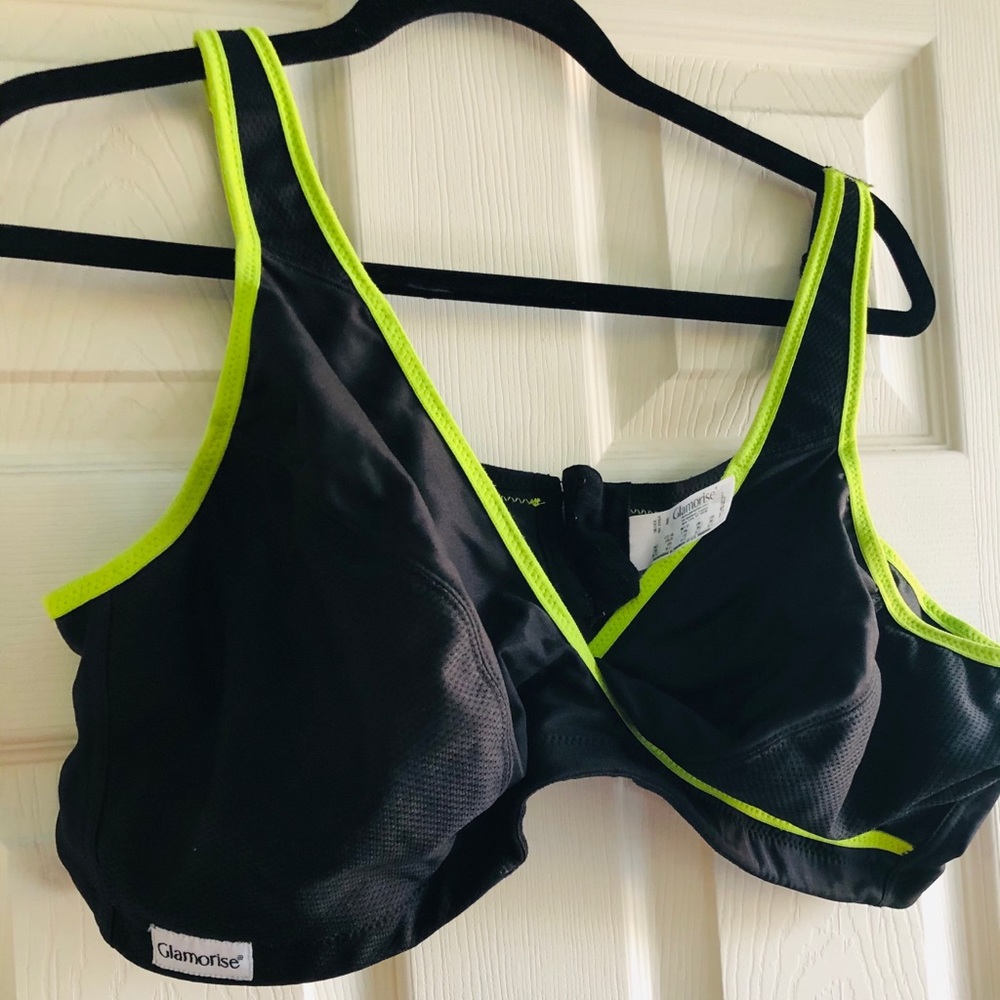 Sports bra ( medium impact )